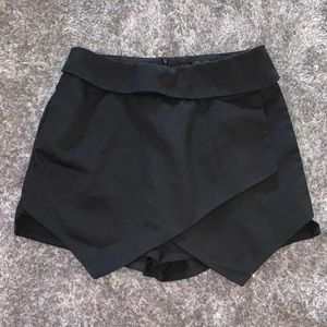 Black skort